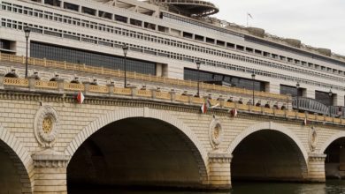 Le pont de BERCY et le ministères des Finances à Paris