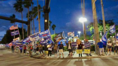 Partisans de Donald Trump dans les rues de Fort Lauderdale (Floride) ce 3 novembre à 18h.