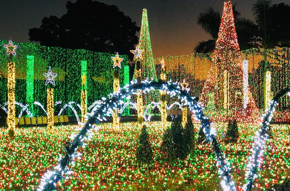 Crédit photo : Christmas lights in the Acres.