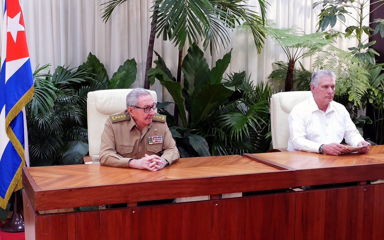 Raul Castro et Miguel Diaz Canel.