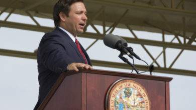 Gouverneur DeSantis : "Les Snowbirds et non-résidents peuvent se faire vacciner en Floride"Gouverneur DeSantis : "Les Snowbirds et non-résidents peuvent se faire vacciner en Floride"