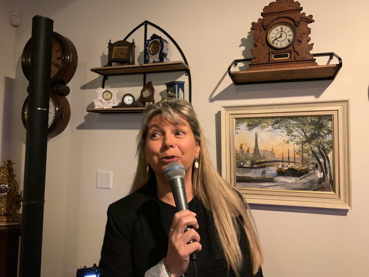 Isabelle Dubuisson lors de la soirée du Club Français de la Treasure Coast au Elliott Museum de Stuart en Floride