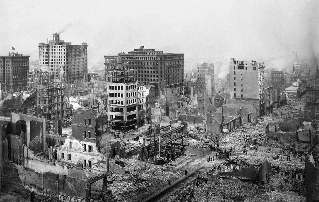 Ruines à proximité de Post et Grant Avenue à San Francisco en 1906.