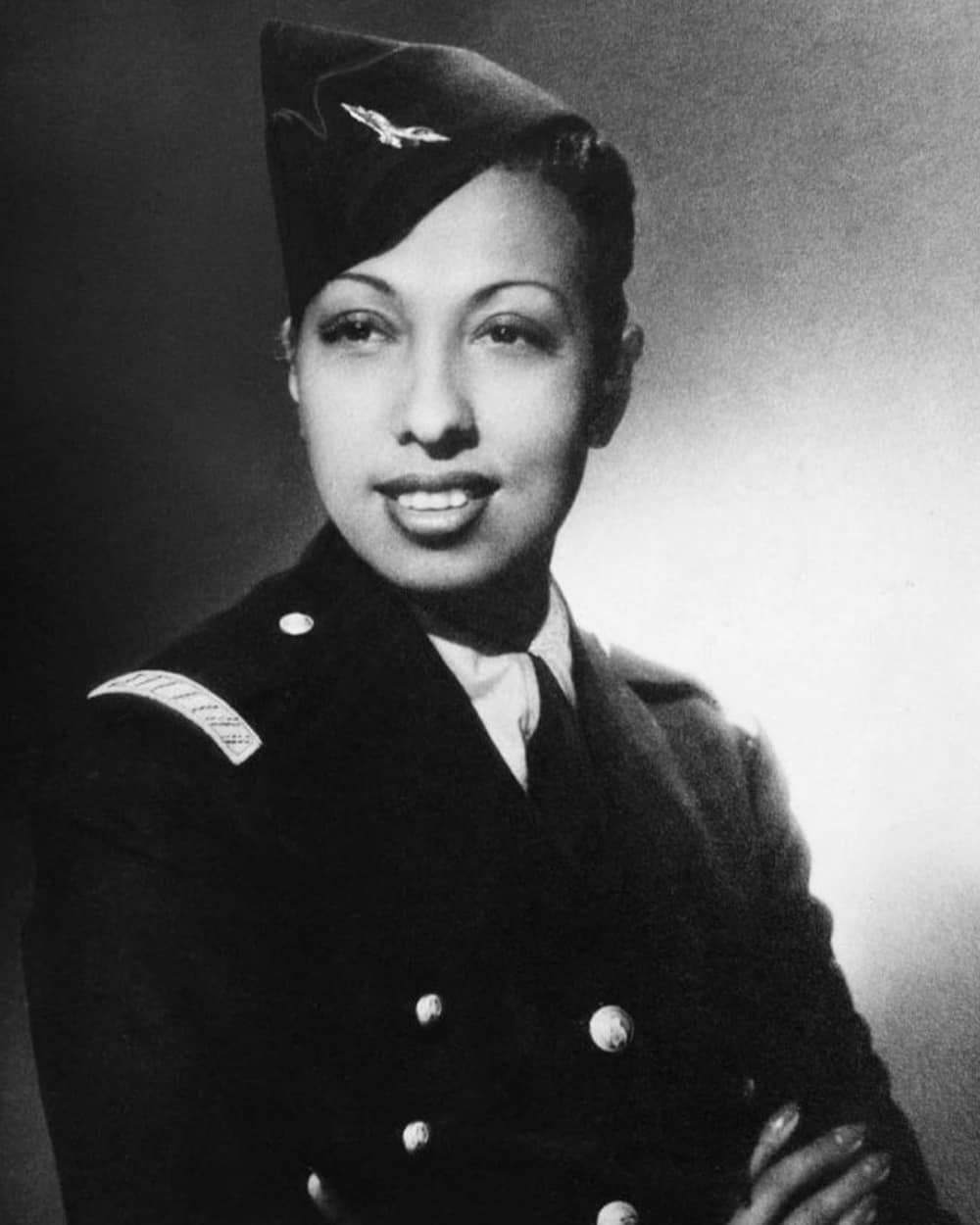 Joséphine Baker en uniforme de l’Armée de l’Air française en 1948
