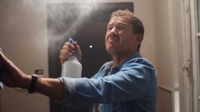 Le film "8 Rue de l'Humanité" est sorti sur Netflix international sous le titre "Stuck together"