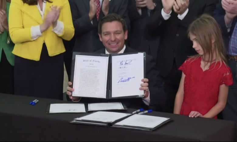 Le gouverneur de Floride s'oppose de nouveau au vaccin obligatoire, en insultant Biden au passage