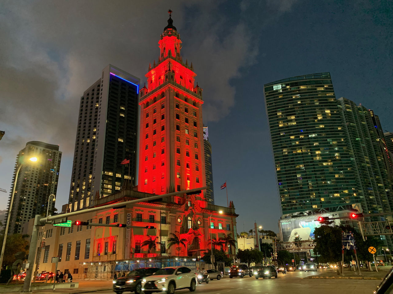 La Freedom Tower aux couleurs du Père Noël !