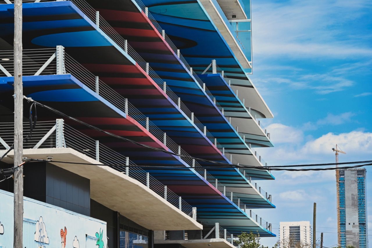 Les nouveaux immeubles poussent aussi vite que les grues à Wynwood