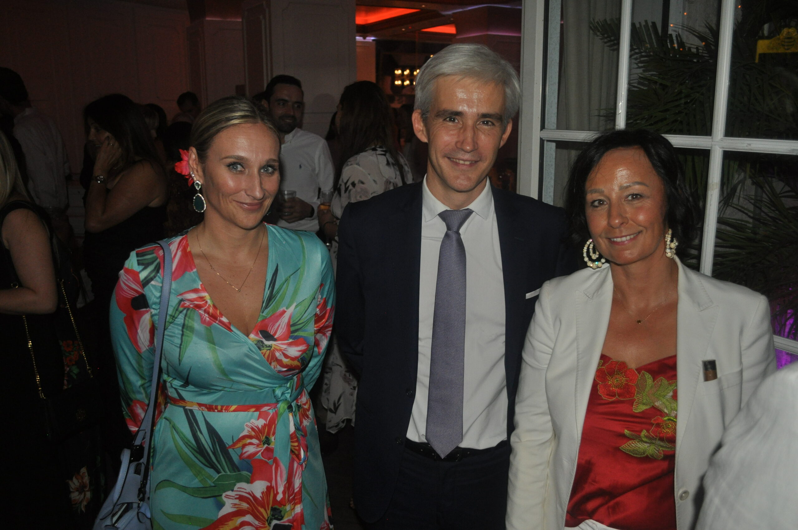 Rebbeca BOurgin (Consul adjointe), Raphaël Trapp (consul de France) et Anne Fifer (vice-président de FIPA).