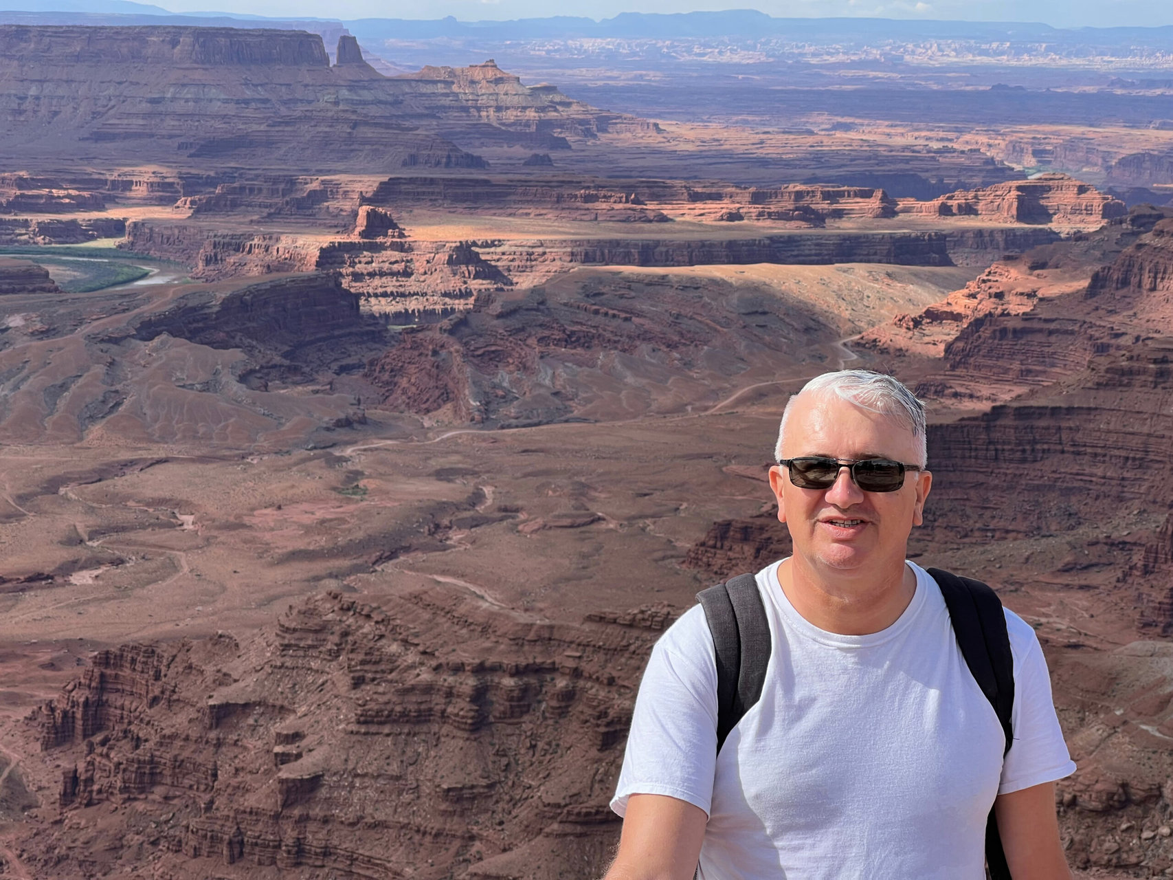Les vidéos des guides de voyage dans les parcs nationaux de l'Utah sont présentées par Gwendal Gauthier, directeur du journal Le Courrier des Amériques
