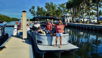 Venez faire une ballade en ponton, guidée en français, au départ de Dania Beach avec 1-2-3 Boat Rental