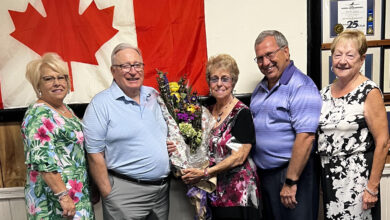 Les membres de l’exécutif de 2023-2024 (de gauche à droite) : Caroline Mimeault (directrice), Bernard Éthier (trésorier), Jeannette Dalcourt (vice présidente), Denis Villeneuve (président) et Gabrielle Lepage (secrétaire).