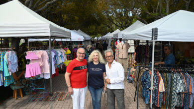 Georges, Corinne et Edouard de l'association FAACT qui organise le Marché de Pâques de l'association FAACT à Key Biscayne (Miami)