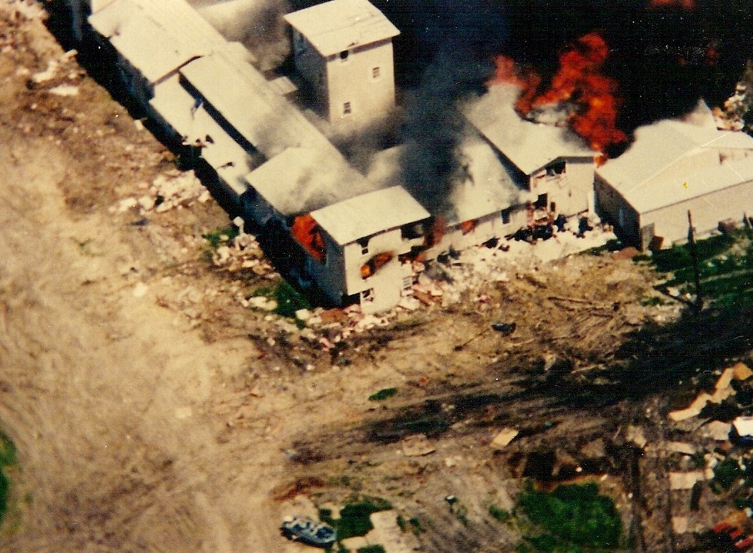 Le massacre des Branch Davidians à Waco. Crédit photo : FBI - Domaine public)