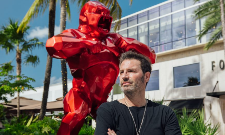 Richard Orlinski et son Kong rouge