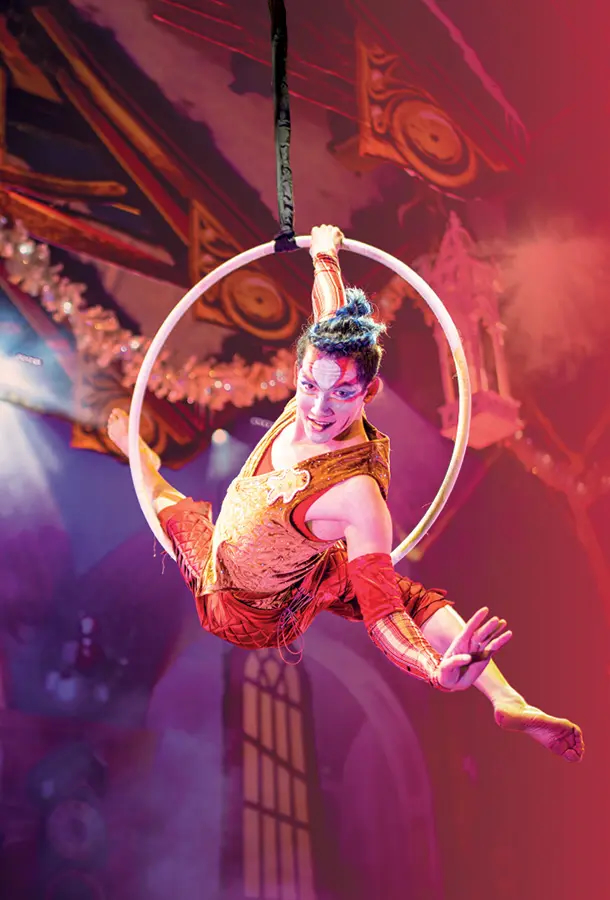 CIRQUE DREAMS HOLIDAZE