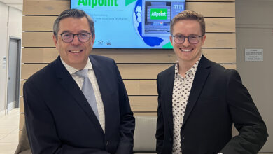 Louis Rhéaume (président de Desjardins Bank) et Victor Desaulniers, Consultant en Intelligence d'Affaires