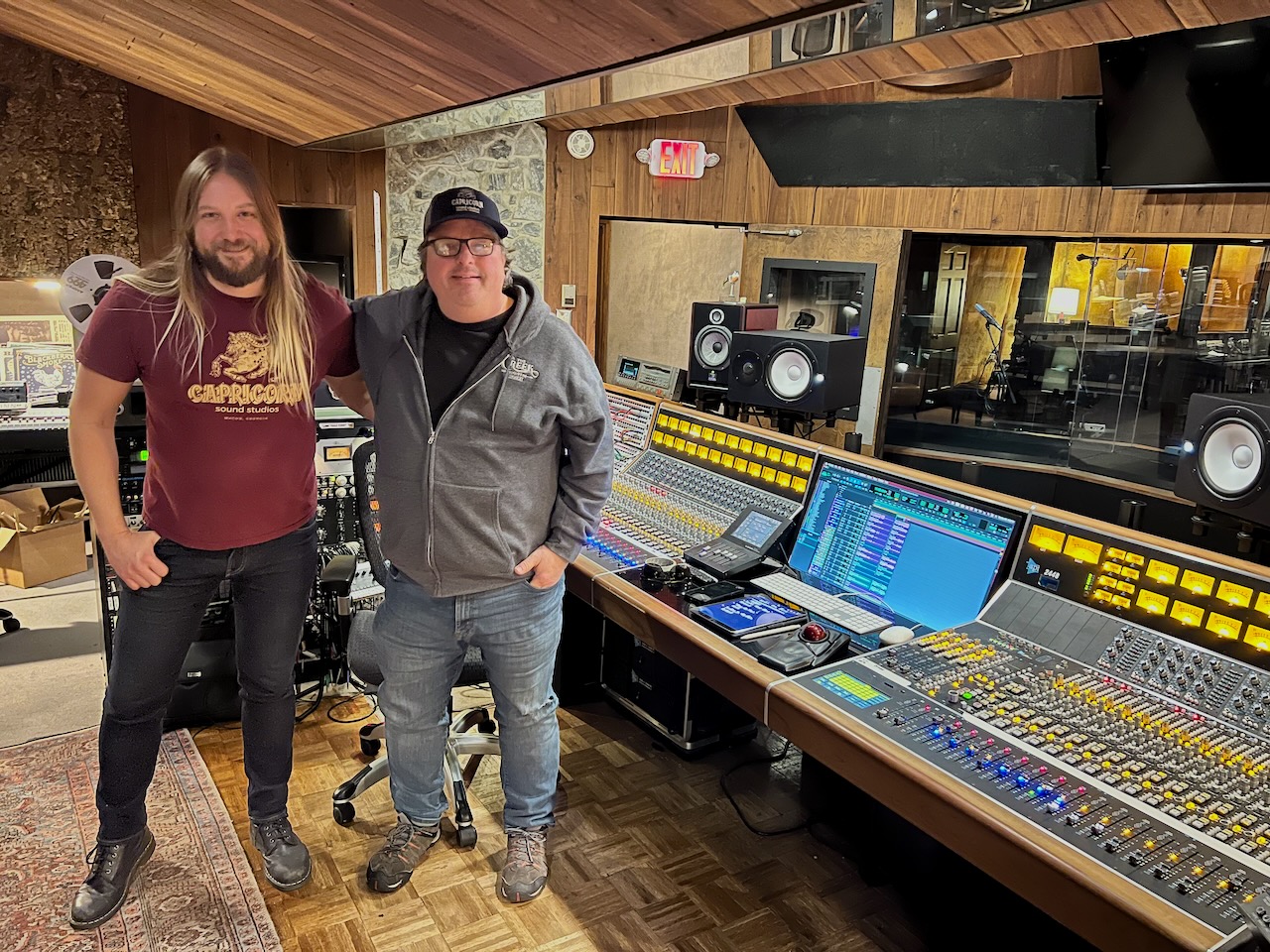 Matt Lang (à gauche) s'occupe du musée et Rob Evans est l'ingénieur du son en chef du studio d'enregistrement Capricorn.