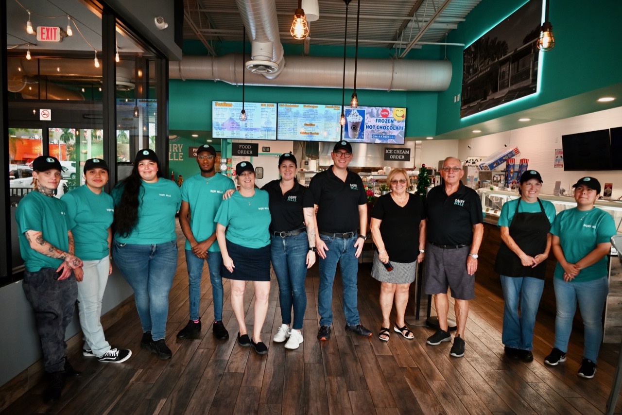 Une partie de l'équipe de Dairy Belle Ice Cream à Dania Beach