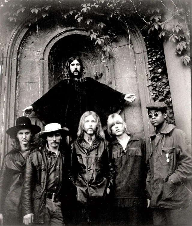 Photo des Allman Brothers dans le cimetière Rose Hill de Macon