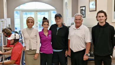 Marie Josée Goulet n'était pas là quand on a pris la photo à Canam Golf, mais le CEO Charles Bourque est ici (avec chemise blanche) au milieu de son équipe.