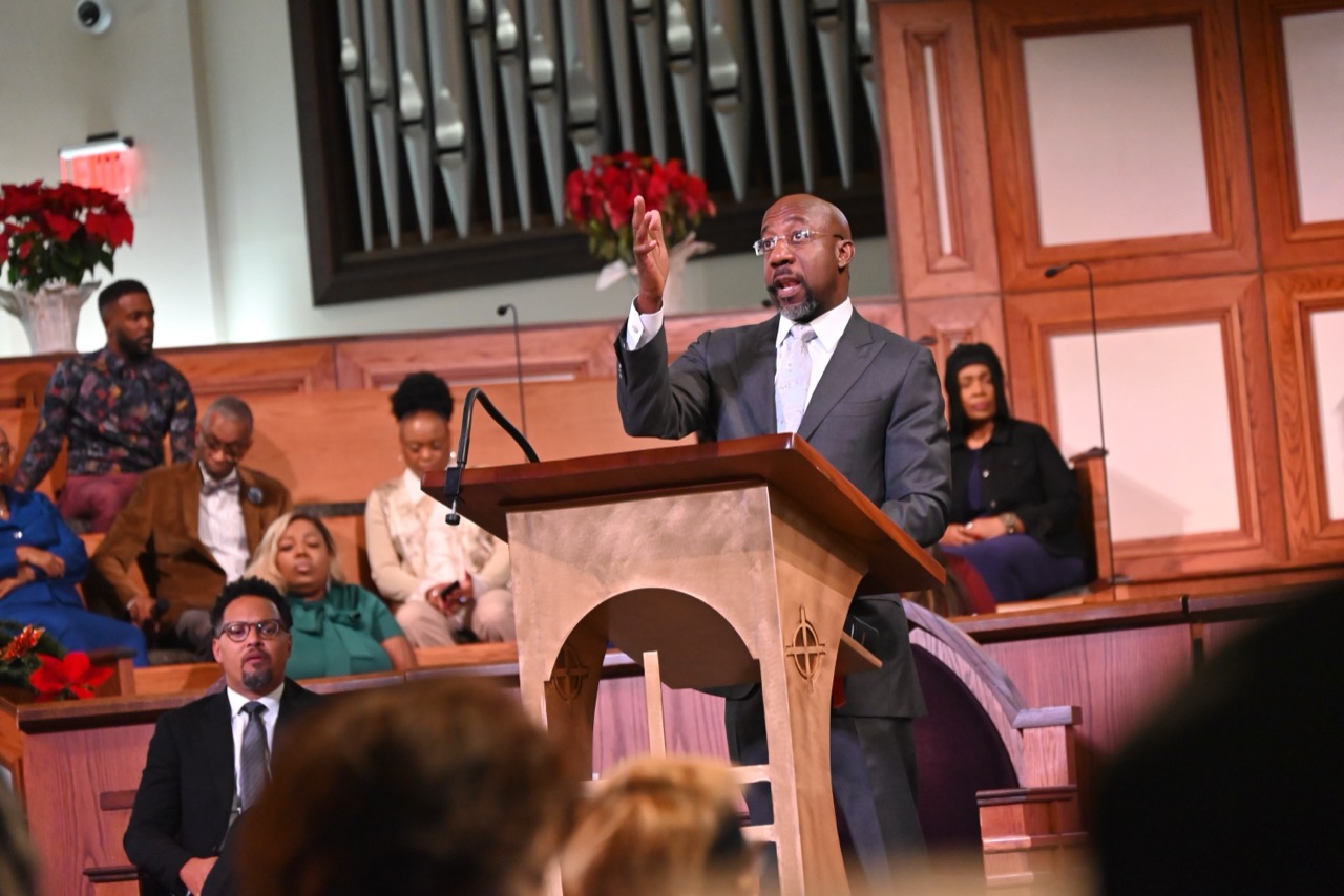 Le révérend Raphael Warnock un dimanche matin à l'église Ebenezer