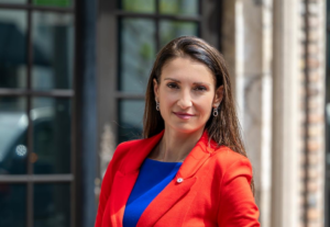 Axelle Gault : « Il faut faciliter la scolarisation en France durant le mois de juin des enfants qui vivent à l’étranger »