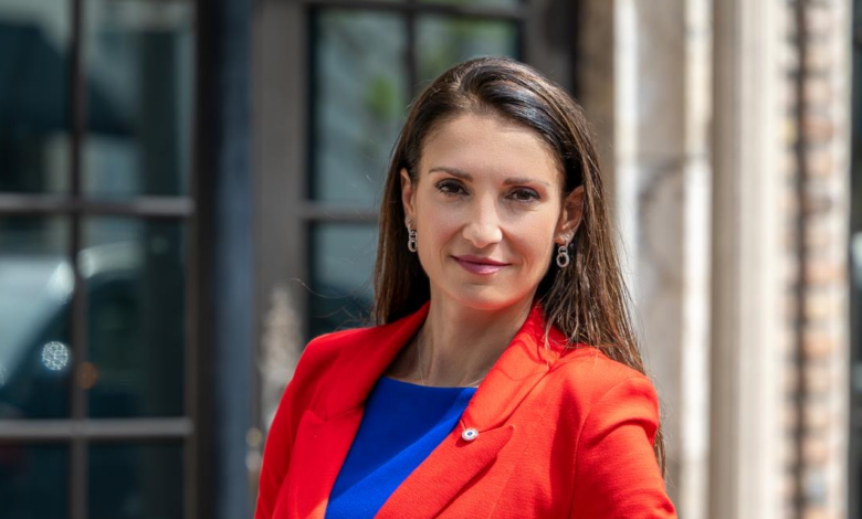 Axelle Gault : « Il faut faciliter la scolarisation en France durant le mois de juin des enfants qui vivent à l’étranger »