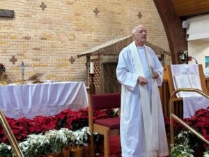 Le Père Jacques Pelletier sera cette saison le prêtre des Snowbirds" pour les messes en français à Dania Beach
