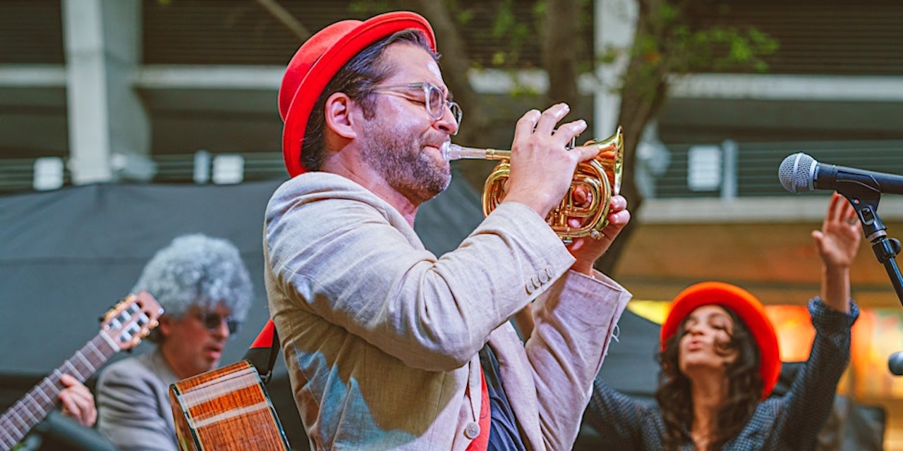 THE FRENCH HORN SUR LINCOLN ROAD