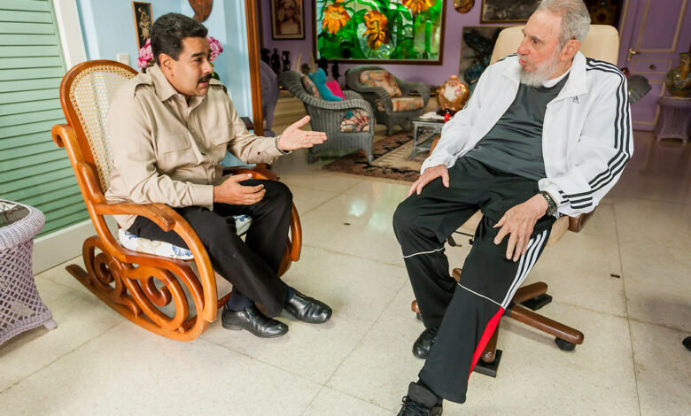 Nicolas Maduro avec le chef révolutionnaire cubain Fidel Castro.