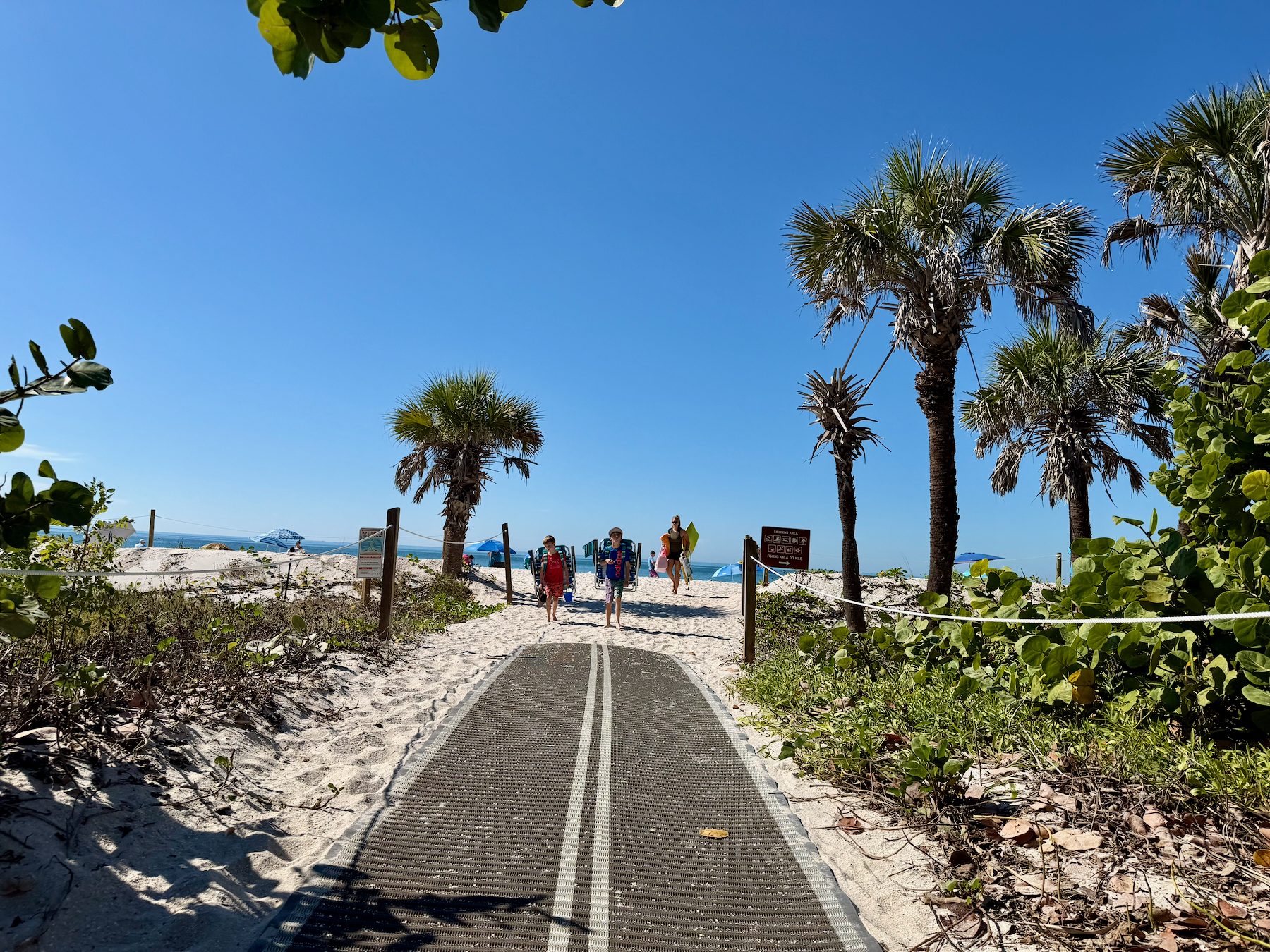 La plage de Delnor Wiggins Pass State Park, à Naples en Floride
