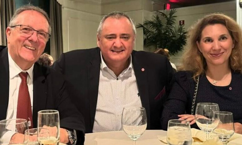 Conseillers des Français de Floride : Aline Martin O’Brien (à droite) et Xavier Capdevielle (à gauche) rejoignent la liste de Franck Bondrille (au centre de cette photo)