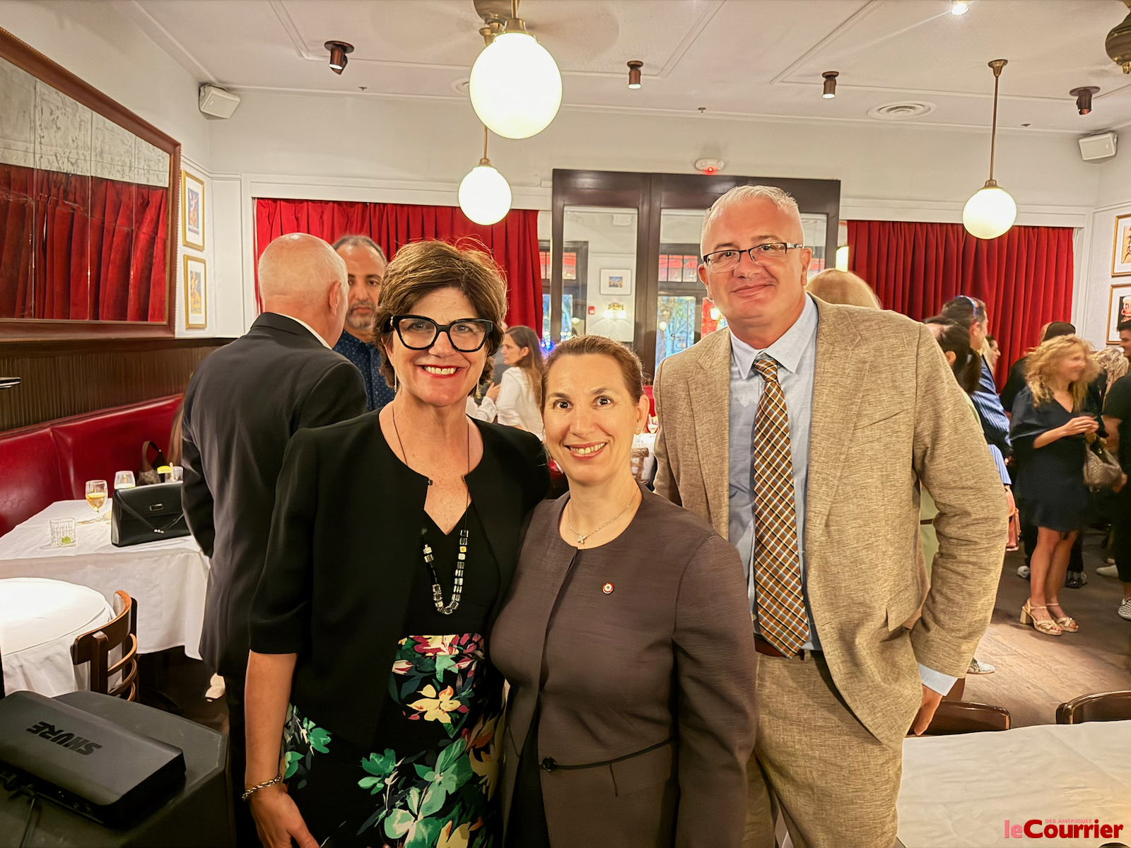 Catherine Cano (déléguée du Québec), Aline Martin O'Brien (Conseillère des Français de l'étranger) et Gwendal GAUTHIER (pdt Le Courrier des Amériques)