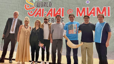 Gwendal Gauthier, Béatrice Benaros, Aline Martin O'Brien, Nicolas Eyheragaray et Andoni Laloo (joueurs), Thierry Peyroux (consul), Thomas Urrutia (joueur) et Scott Savin (COO de la ligue de Jai Alai)